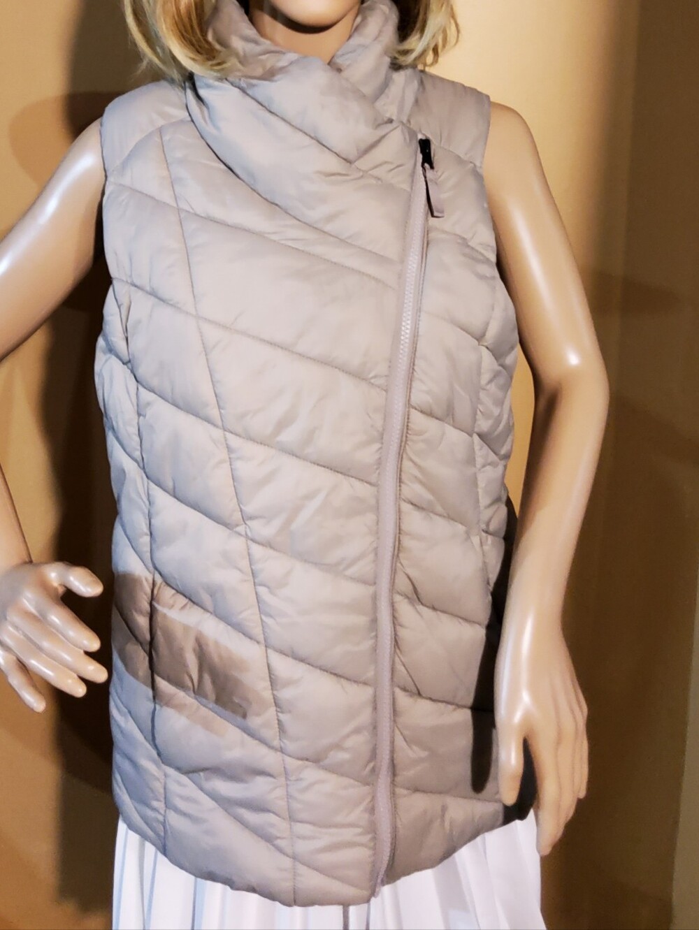 Nicole Miller Neutral Quilted Sleeveless Vest in Light Taupe